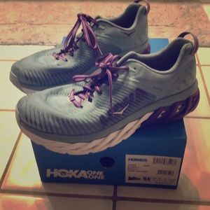 Like New Hoka Running shoes!!